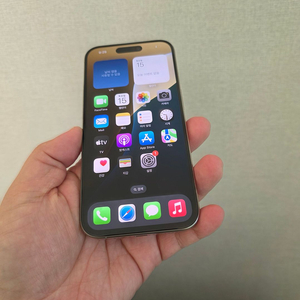 아이폰15프로 네츄럴 티타늄 512기가 SS급 팝니다.