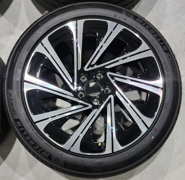 벤츠 W214 E300 익스클루시브 19인치 휠타이어, 미쉐린타이어 이미지