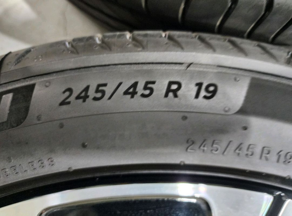 벤츠 W214 E300 익스클루시브 19인치 휠타이어, 미쉐린타이어 이미지