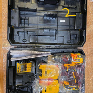 디월트 20V 컴팩트 충전 햄머 드릴 세트 DCD709P2(새상품)