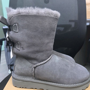미국 UGG W Bailey Bow II 어그 부츠 220사이즈