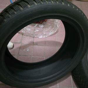 245 40 20 윈터(아이셉트 에보3) 타이어 2개 팝니다