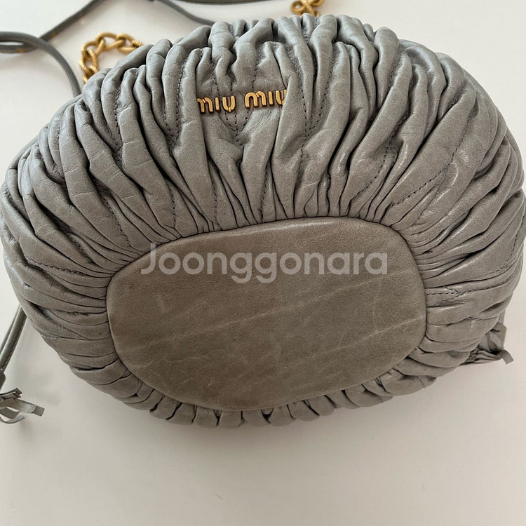 미우미우 버킷백 돈이 급해서 팝니다 ㅠ--1