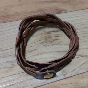 가죽 팔찌 판매 해요.