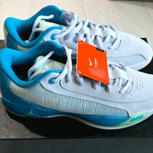 나이키 조던 루카77 285mm 새제품 판매합니다.