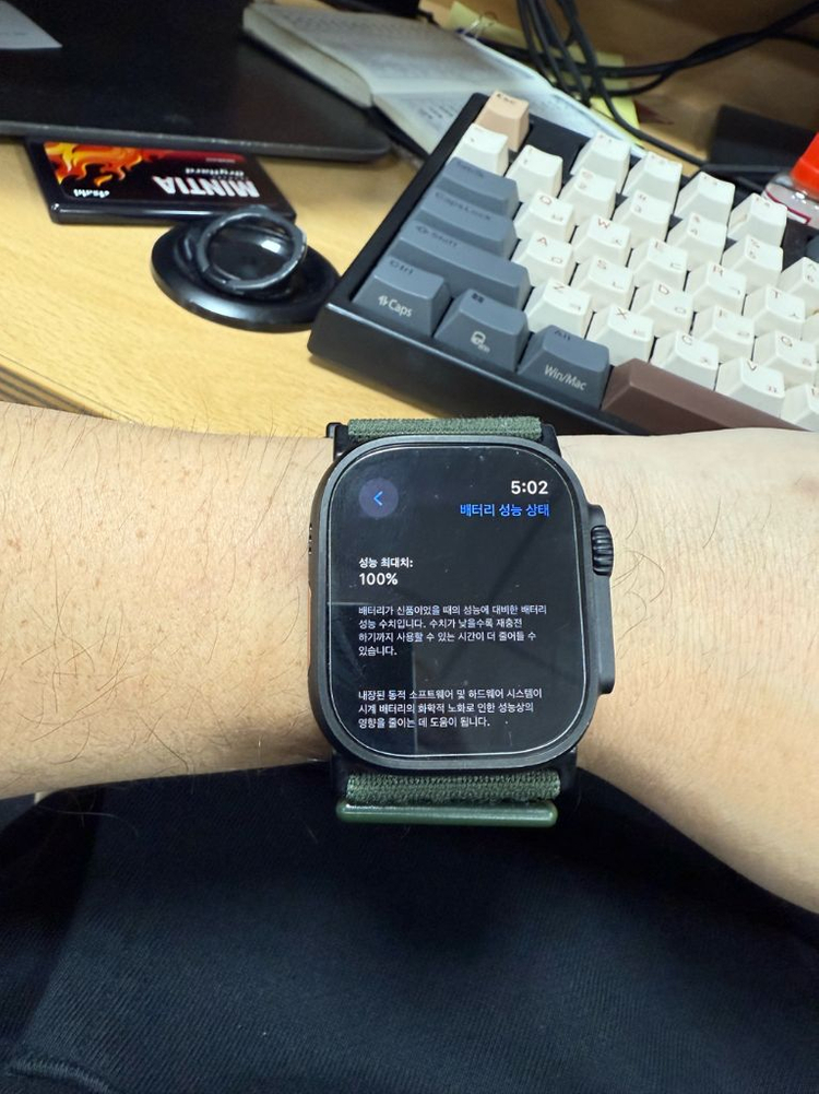애플워치 울트라2 티타늄 블랙 셀룰러--1