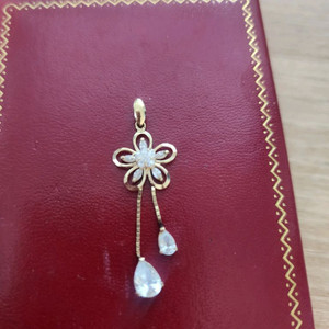 14k 골드 꽃 펜던트 목걸이 이미지