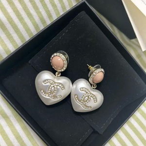 샤넬 진주 하트 귀걸이