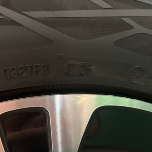 벤츠 W214 E200AV 18인치 순정 타이어 4짝