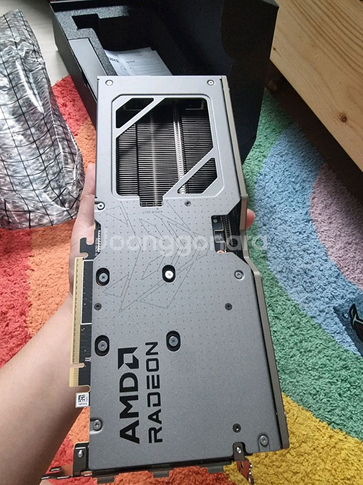 사파이어 니트로 9060xt 16gb 팝니다--5