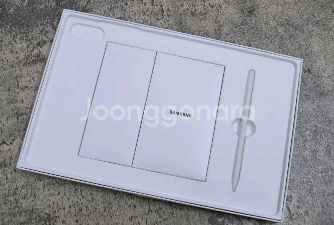 갤럭시탭 S10플러스 256GB실버. 단순개봉 새상품급--3