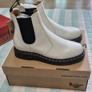 [닥터마틴] 2976 스무스 첼시 부츠 ( 260 / 화이트 )