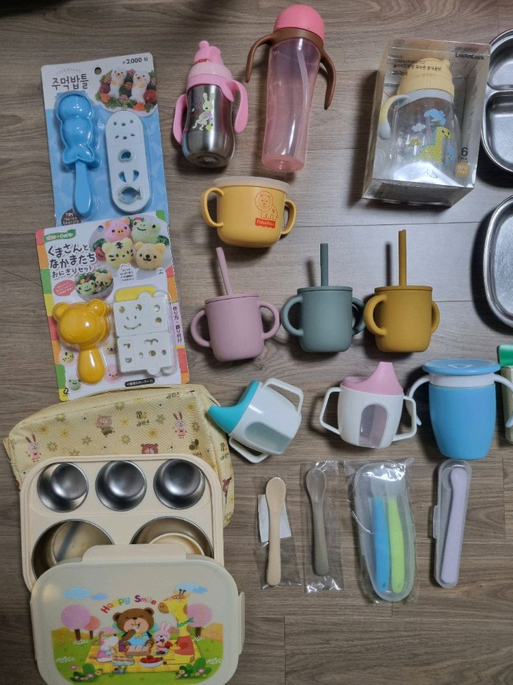 새상품 포함 25개) 아기 유아 식기 이유식용품 턱받이 식판 첫걸음컵 등 이미지