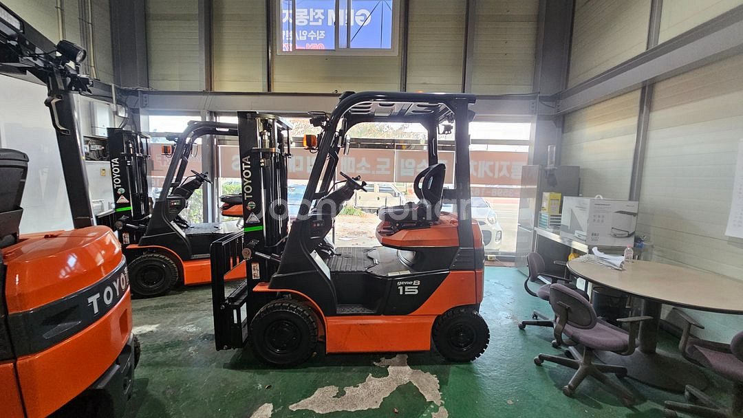 최신형 도요타 좌식 8FB1.5톤 전동지게차 3M 사이드시프트장착 1250만--0