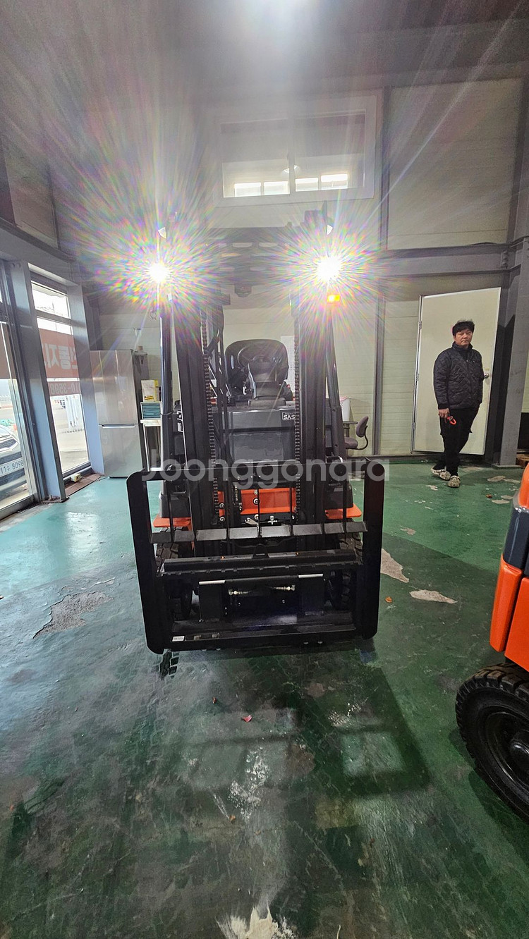 최신형 도요타 좌식 8FB1.5톤 전동지게차 3M 사이드시프트장착 1250만--1