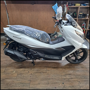 DNA모터스 UHR125 가스쇽업쇼버 장착 이미지