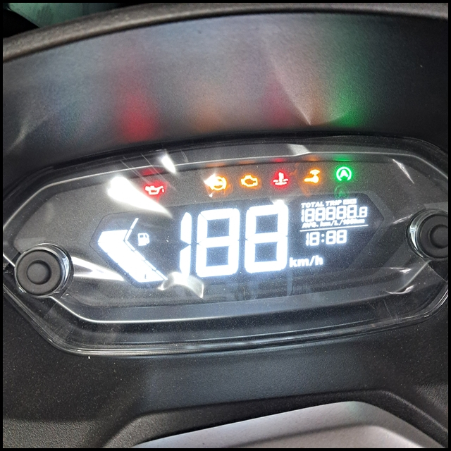 DNA모터스 UHR125 가스쇽업쇼버 장착 이미지