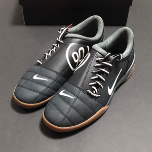 나이키 우먼스 토탈 90 블랙 코코넛 밀크