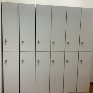 탈의실용 수납장 12개
