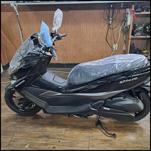 DNA모터스 UHR125 스쿠터 가스쇽업쇼버장착 개선품 이미지