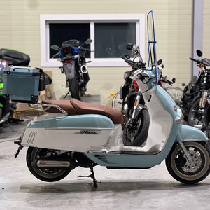 빅토리아 니키 25년식 700km 탑박스및 윈드등 신차급차량판매합니다