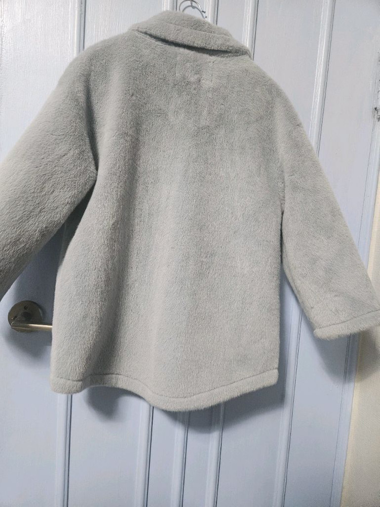 아이디어스 테디 코트 이미지