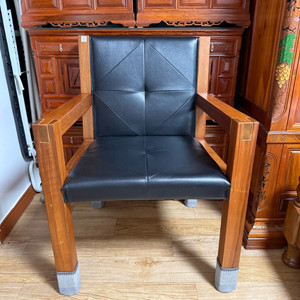 원목 팔걸이 가죽의자