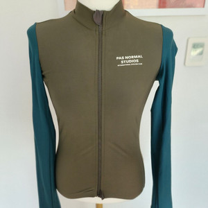 파스노멀 스튜디오 기모 자켓(여성스몰)