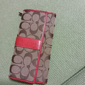 코치 시그니처 지퍼 장지갑