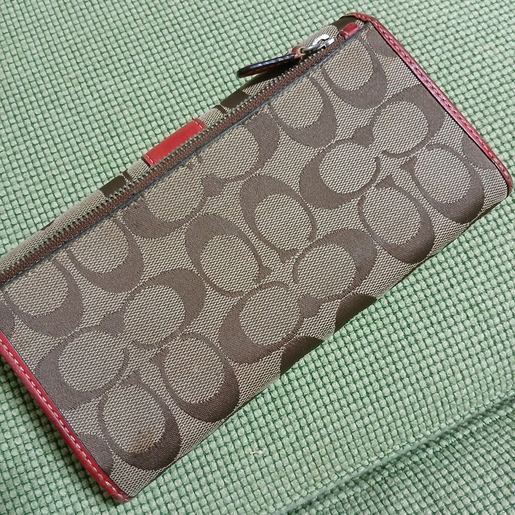 코치 시그니처 지퍼 장지갑--2