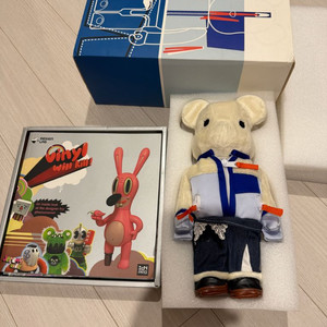 메디콤 철인형제 kaws 베어브릭등 팝니다