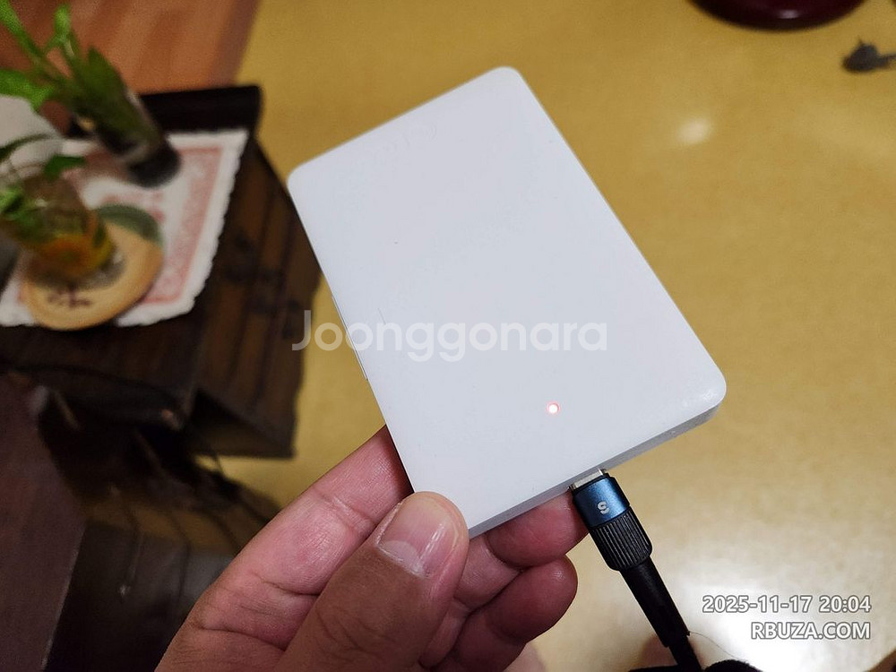 LG V20 정품 배터리 미개봉 미사용 2개 + 충전기 케이스 판매합니다--0