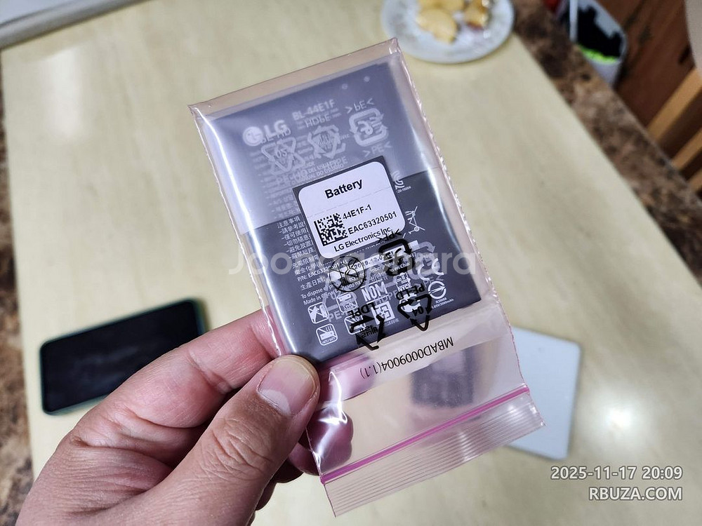 LG V20 정품 배터리 미개봉 미사용 2개 + 충전기 케이스 판매합니다--2