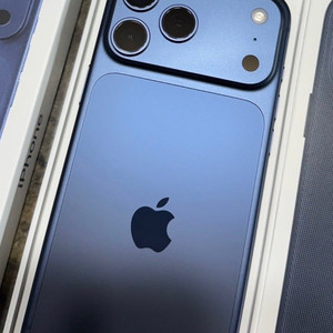 아이폰17프로맥스 딥블루256 -> 아이폰15프로맥스 색상무관 교환합니다.