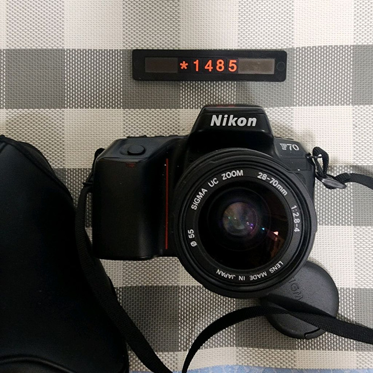 니콘 F 70 필름카메라 28-70 줌렌즈 케이스포함 이미지