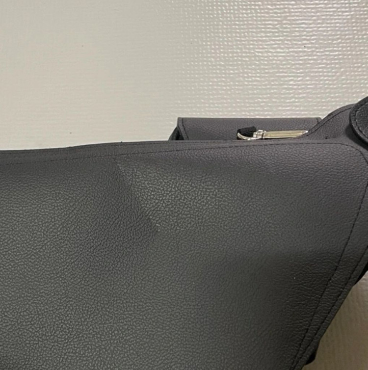 이우가마카라스 버클백 이미지