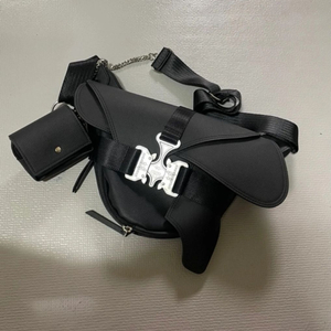 이우가마카라스 버클백 이미지