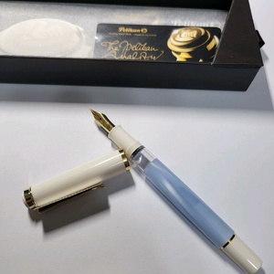 펠리칸 m200 파스텔블루 m닙 미사용품 팝니다