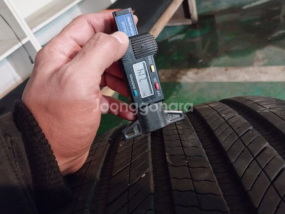 225-55-17 215-55-17 245-45-19--8