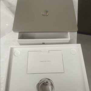 맥북에어 M3 13인치 16/256 s급