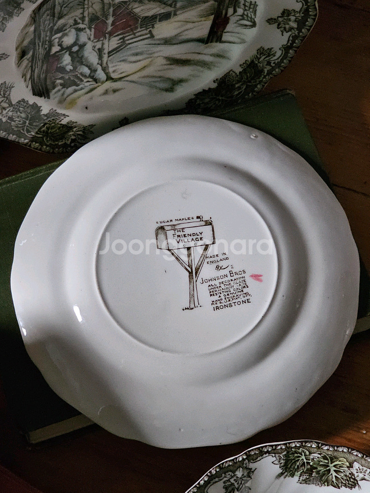 영국 빈티지 존슨브로스 빌리지 접시--3