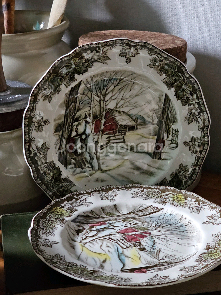 영국 빈티지 존슨브로스 빌리지 접시--2