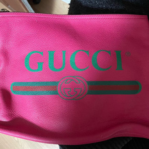 구찌 로고 클러치백