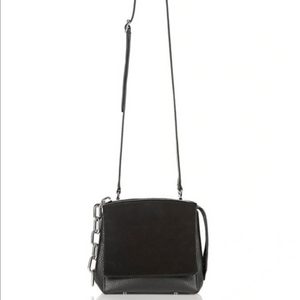 알렉산더왕 아티카 플랩백