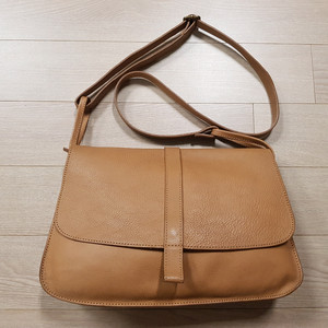 투스토리지니 가죽 크로스백