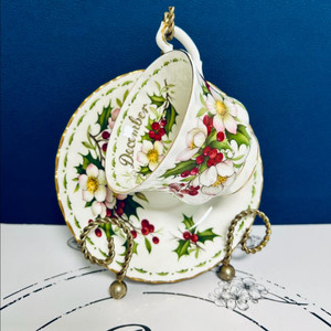 빈티지 로얄 알버트 이달의 꽃 시리즈 중 12월 크리스마스 로즈 찻잔