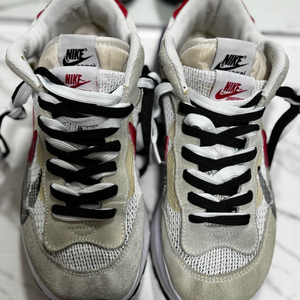 나이키 사카이 베이퍼와플 265인데 조금 작아요 이미지