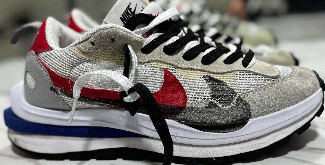 나이키 사카이 베이퍼와플 265인데 조금 작아요 이미지