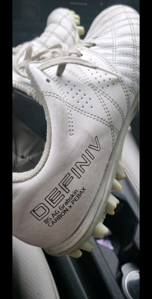 데피니브 축구화 이미지