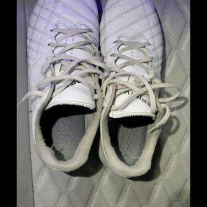 데피니브 축구화 이미지